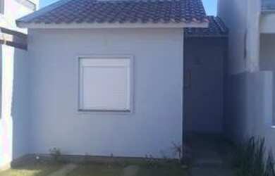 Imagem: A casa possui 2 Dormitórios, 2 Banheiros, 1 Vaga na garagem