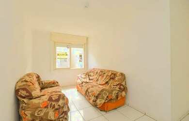 Imagem: O apartamento possui 3 Dormitórios, 1 Banheiro, 1 Vaga na garagem