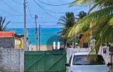 Imagem: A casa possui 3 Dormitórios, Acomodam 12 pessoas, 3 Vagas na