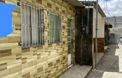 Imagem: A casa possui 2 Dormitórios, 1 Banheiro, 65000-0m² de Área