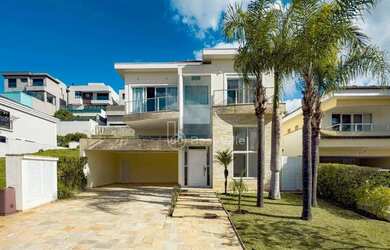 Imagem: A casa em condomínio possui 4 Dormitórios, 5 Banheiros, 4