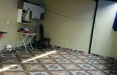 Imagem: A casa possui 2 Dormitórios, 1 Banheiro, 2 Vagas na garagem