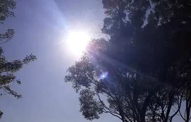 Imagem 12: Área de terras com vista deslumbrante para o vale e montanhas. Linha...