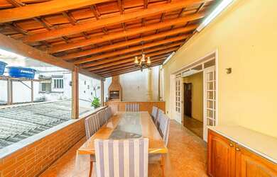 Imagem: O apartamento possui 2 Dormitórios, 2 Banheiros, 64m² de Área