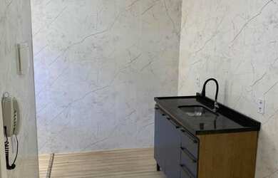 Imagem: O apartamento possui 2 Dormitórios, 1 Banheiro, 1 Vaga na garagem