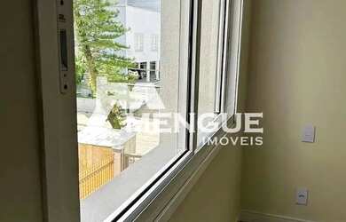 Imagem 3: Apartamento no bairro Jardim Europa em Porto Alegre com 3 quartos e 2 vagas, por R$ 950.00