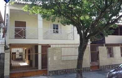 Imagem: A casa possui 5 Dormitórios, 3 Banheiros, 3 Vagas na garagem