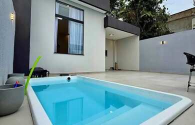 Imagem: A casa possui 2 Dormitórios, 2 Banheiros, 1 Vaga na garagem