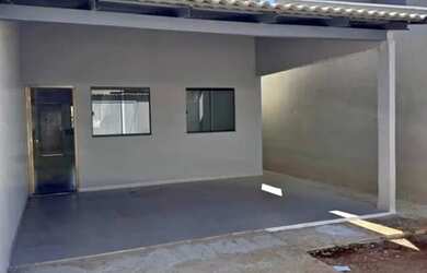 Imagem: A casa possui 2 Dormitórios, 1 Banheiro, 1 Vaga na garagem