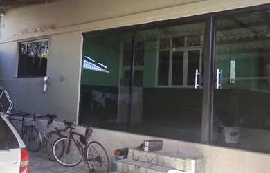 Imagem: A casa possui 3 Dormitórios, 2 Banheiros, 275m² de Área e