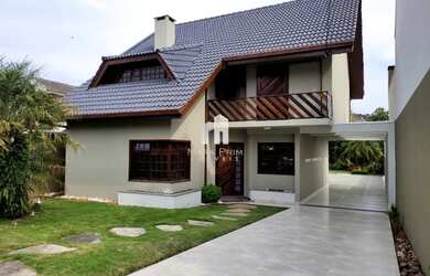 Imagem: A casa possui 3 Dormitórios, 3 Banheiros, 4 Vagas na garagem