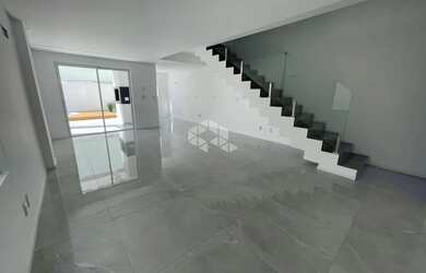 Imagem 4: Casa Sobrado com piscina e 3 quartos em Itajaí