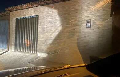 Imagem: A casa possui 2 Dormitórios, 2 Banheiros, 1 Vaga na garagem