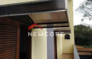 Imagem: A casa possui 3 Dormitórios, 3 Banheiros, 2 Vagas na garagem