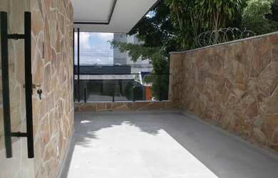 Imagem: A casa possui 5 Dormitórios, 5 Banheiros, 3 Vagas na garagem