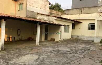 Imagem: A casa possui 4 Dormitórios, 3 Banheiros, 4 Vagas na garagem