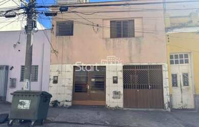 Imagem: A casa possui 4 Dormitórios, 2 Banheiros, 2 Vagas na garagem