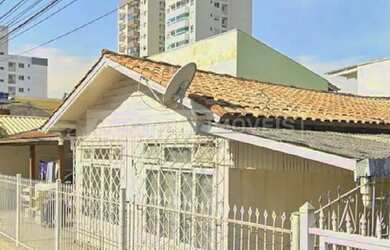 Imagem: A casa possui 3 Dormitórios, 1 Banheiro, 5 Vagas na garagem