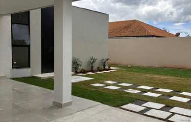 Imagem: A casa à venda possui 3 Dormitórios, 4 Banheiros, 2 Vagas