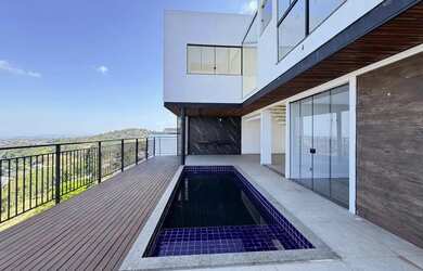 Imagem: A casa em condomínio possui 4 Dormitórios, 4 Banheiros, 2