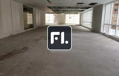 Imagem: O depósito possui 5 Vagas na garagem e 898m² de Área e está