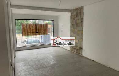 Imagem: O depósito possui 4 Vagas na garagem, 130m² de Área e está