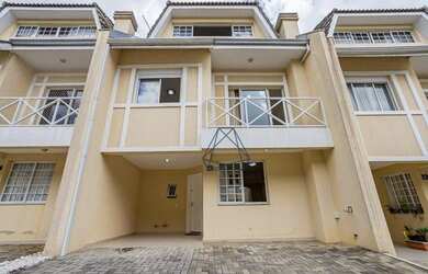 Imagem: A casa em condomínio possui 4 Dormitórios, 4 Banheiros, 2