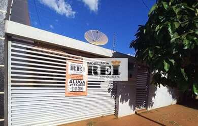Imagem: A casa possui 3 Dormitórios, 2 Banheiros, 1 Vaga na garagem