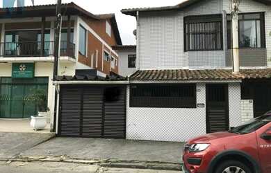 Imagem: A casa possui 2 Dormitórios, 2 Banheiros, 1 Vaga na garagem