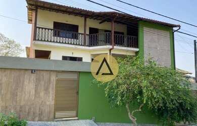 Imagem: A casa possui 4 Dormitórios, 2 Banheiros, 4 Vagas na garagem