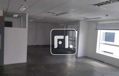 Imagem: O depósito possui 3 Vagas na garagem e 105m² de Área e está