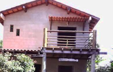 Imagem: A casa possui 2 Dormitórios, 2 Banheiros, 2 Vagas na garagem