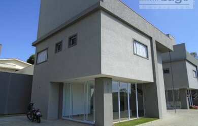 Imagem: A casa em condomínio possui 4 Dormitórios, 5 Banheiros, 4