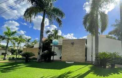 Imagem: A casa em condomínio possui 4 Dormitórios, 5 Banheiros, 5