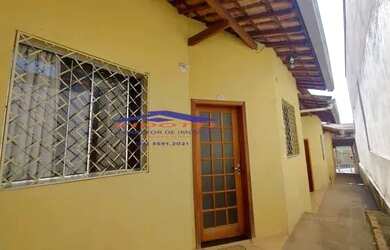 Imagem: A casa possui 2 Dormitórios, 1 Banheiro, 2 Vagas na garagem