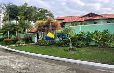 Imagem: A casa em condomínio possui 4 Dormitórios, 5 Banheiros e 980m²