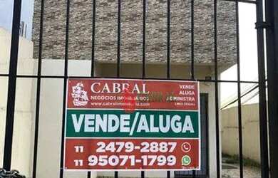 Imagem: A casa possui 3 Dormitórios, 3 Banheiros, 3 Vagas na garagem