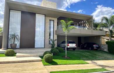 Imagem: A casa em condomínio possui 4 Dormitórios, 5 Banheiros, 5