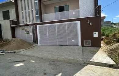 Imagem: A casa possui 3 Dormitórios, 3 Banheiros, 2 Vagas na garagem