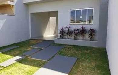 Imagem: A casa possui 3 Dormitórios, 2 Banheiros, 1 Vaga na garagem