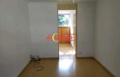 Imagem: O apartamento possui 3 Dormitórios, 1 Banheiro, 1 Vaga na garagem