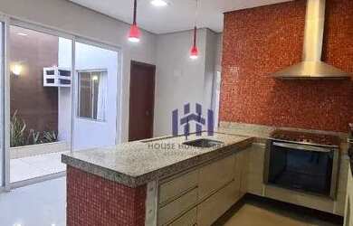 Imagem: A casa em condomínio possui 4 Dormitórios, 3 Banheiros, 3