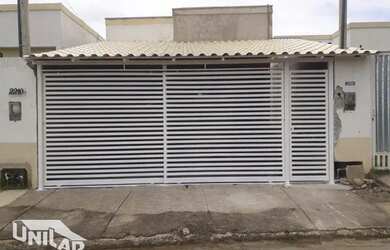 Imagem: A casa possui 2 Dormitórios, 2 Banheiros, 2 Vagas na garagem