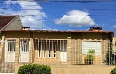 Imagem: A casa e possui 3 Dormitórios, Suítes, 1 Banheiro, 1 Vaga