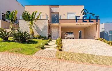 Imagem: A casa em condomínio possui 4 Dormitórios, 5 Banheiros, 3