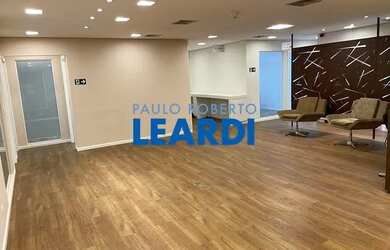 Imagem: O depósito possui 5 Vagas na garagem, 510m² de Área e está