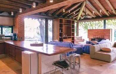 Imagem: A casa possui 2 Dormitórios, 1 Banheiro, 3 Vagas na garagem