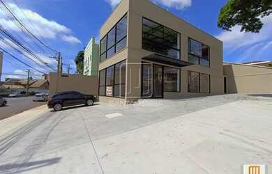 Imagem: O depósito possui 5 Vagas na garagem, 260m² de Área e está