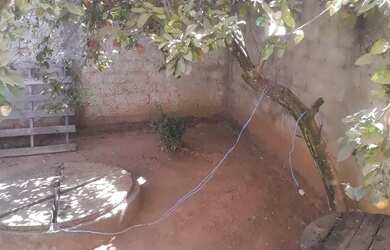 Imagem: A casa possui 3 Dormitórios, 2 Banheiros, 1 Vaga na garagem