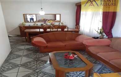 Imagem: A casa à venda possui 3 Dormitórios, 3 Banheiros, 3 Vagas